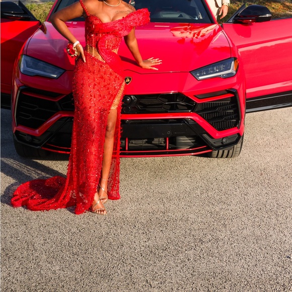 Custom Nigerian style prom dress. - Picture 4 of 5